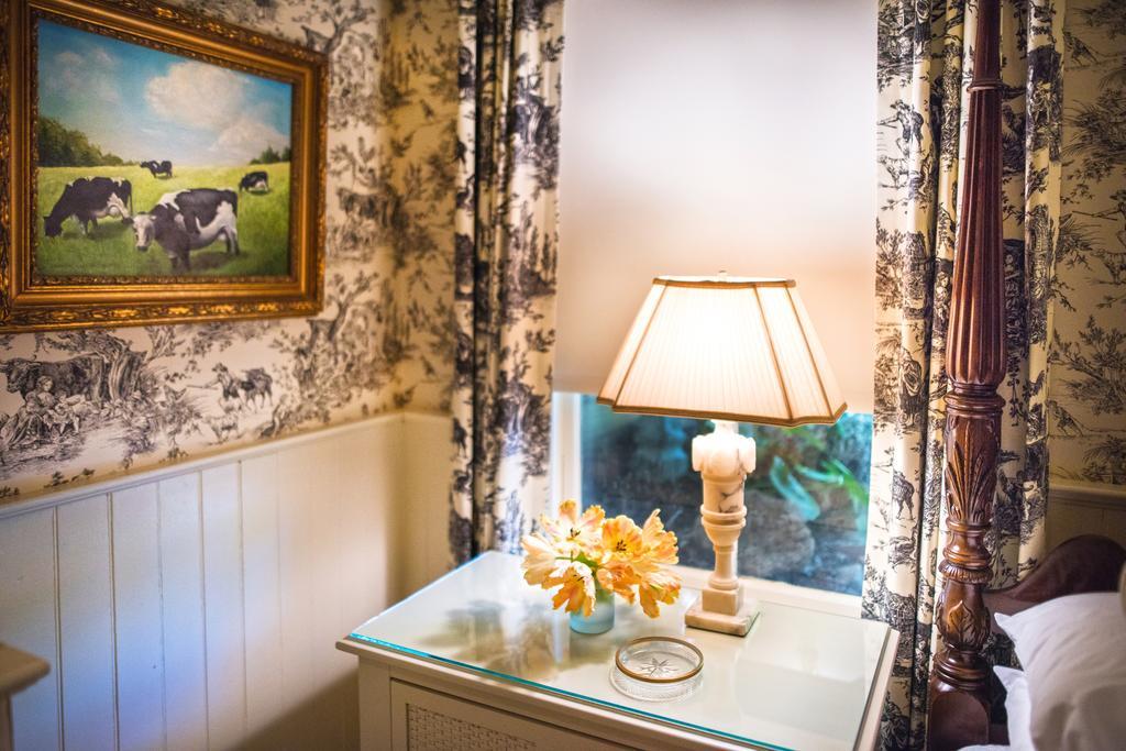 Catherine Ward House Inn Savannah Room photo