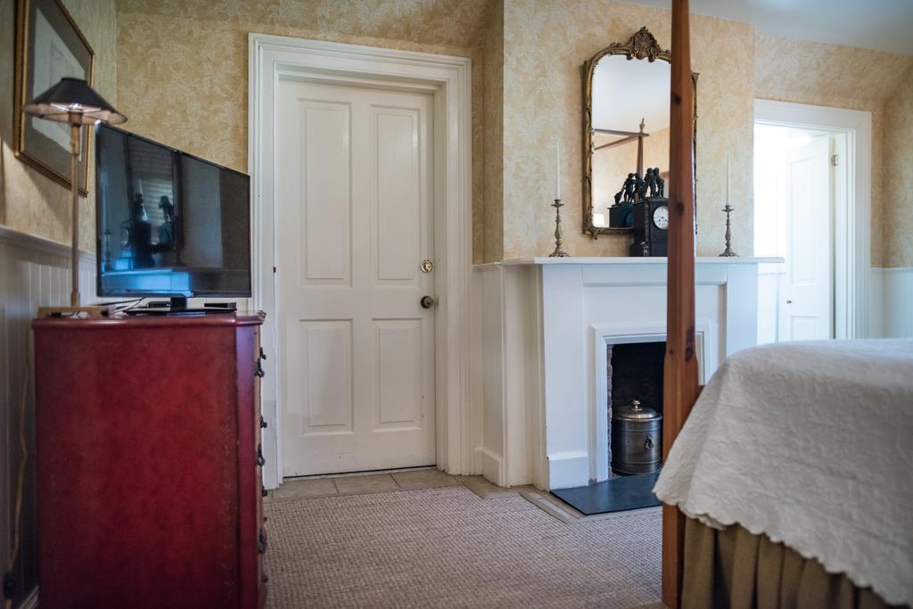 Catherine Ward House Inn Savannah Room photo
