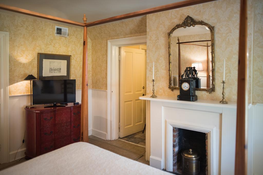 Catherine Ward House Inn Savannah Room photo