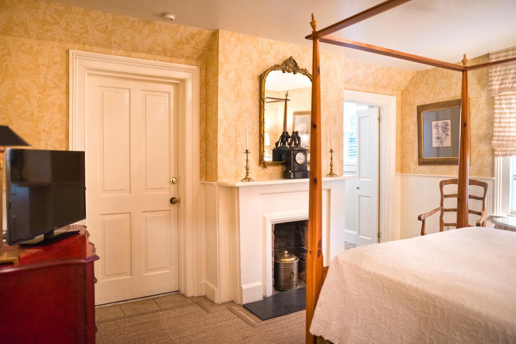 Catherine Ward House Inn Savannah Room photo