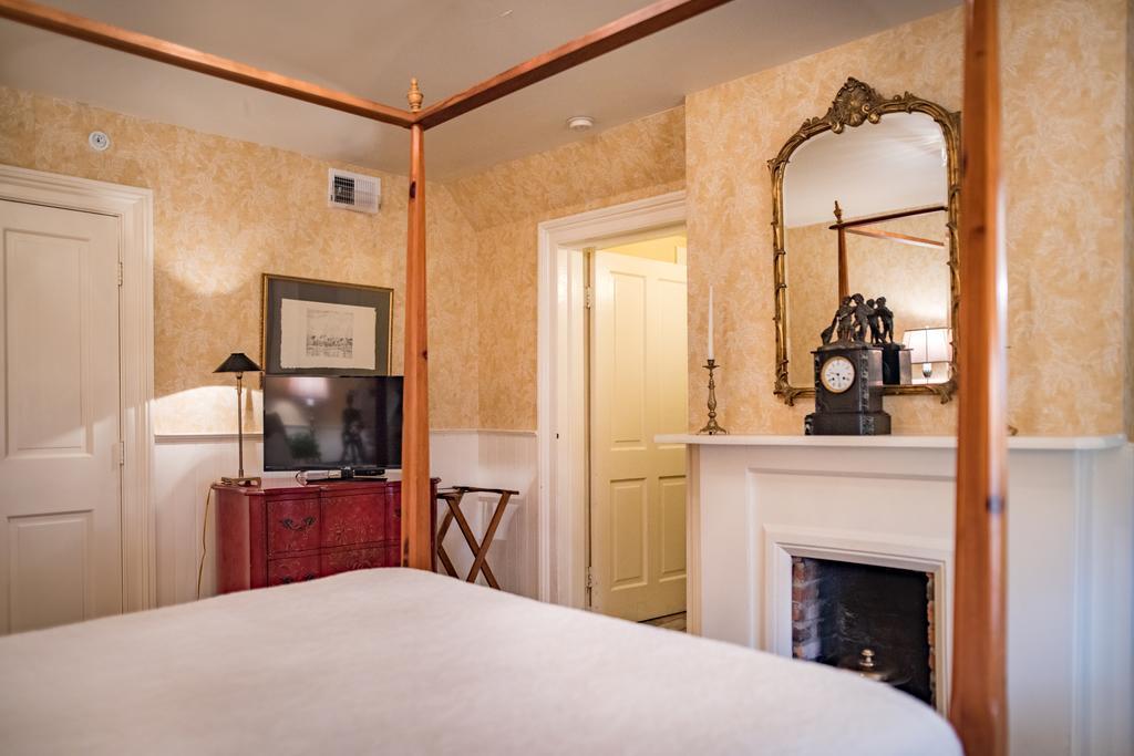 Catherine Ward House Inn Savannah Room photo
