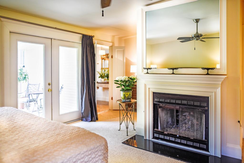 Catherine Ward House Inn Savannah Room photo